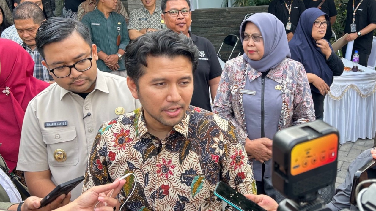 Menjaga Napas Ekonomi Jatim: Emil Dardak dan Bupati Situbondo Bela Keberlanjutan Industri Tembakau
            - galeri foto