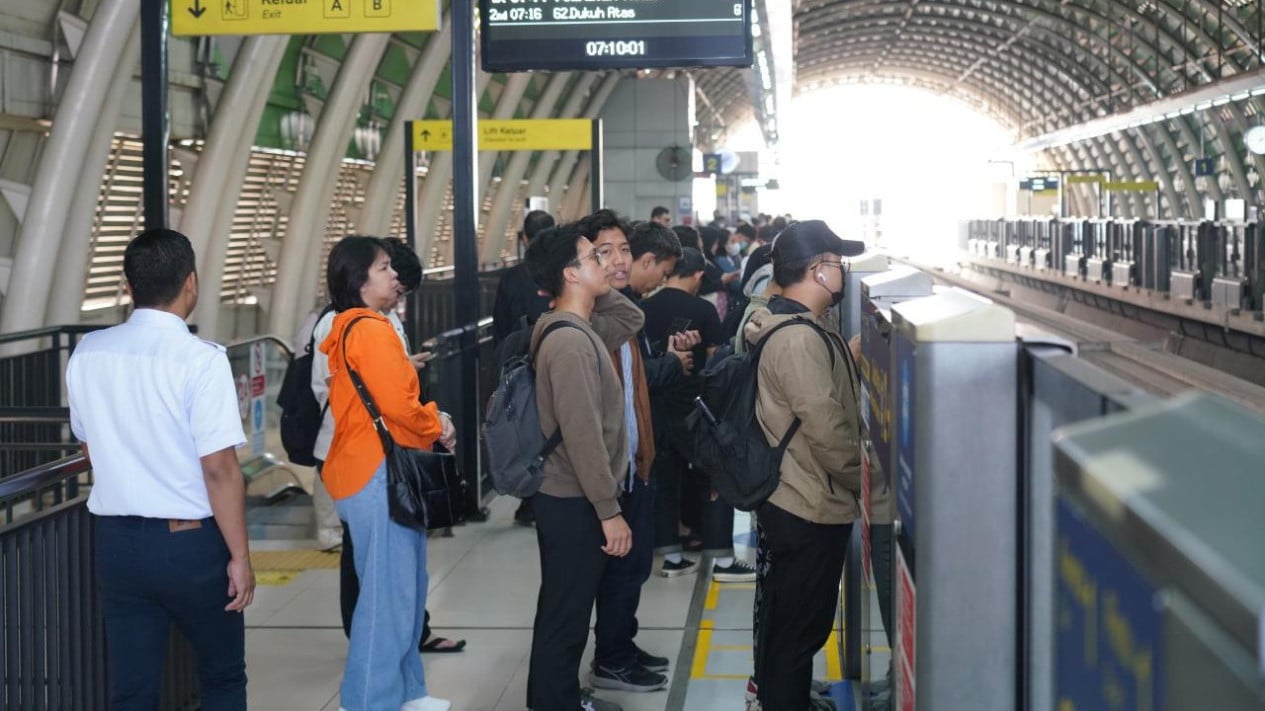 LRT Jabodebek Catat Peningkatan Pengguna pada Januari-Juli 2026
            - galeri foto