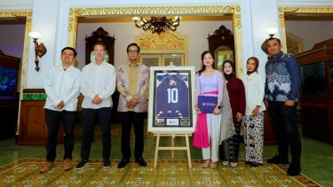 Sowan ke Kepatihan, PSIM Berikan Jersey Spesial dan Minta Restu Sri Sultan HB X Jelang Musim Baru