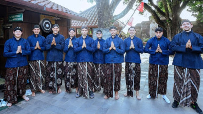 Bikin Pangling, Begini Momen Para Pemain PSIM Kenakan Pakaian Adat Jawa Saat Ziarah ke Makam Raja Mataram