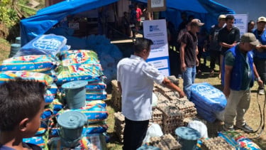Akses Terisolasi dan Jalan Tertutup Longsor, Bantuan Korban Gempa NTT Mulai Menjangkau Wilayah Pegunungan