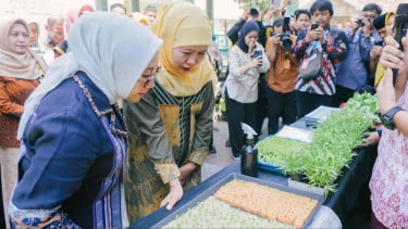 Gubernur Khofifah bersama Menteri PPPA Hadiri Pameran Produk SIKAP SMA, SMK dan SLB Se-Kabupaten Jombang