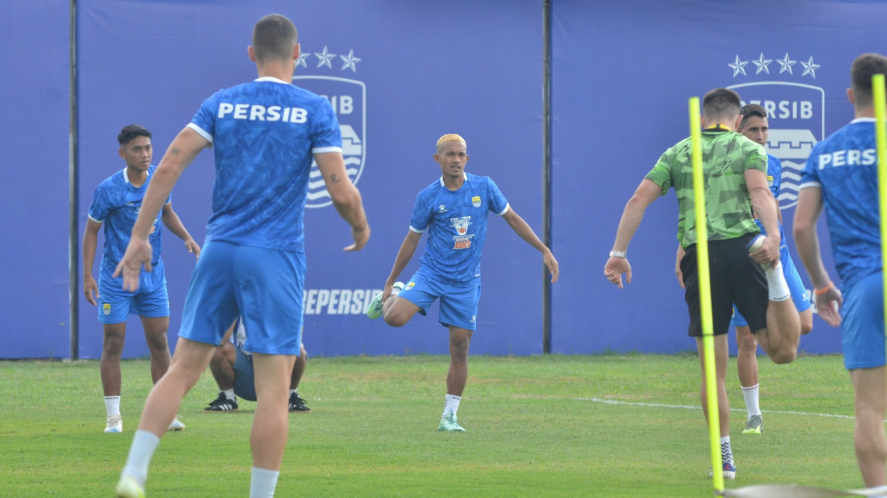 Bakal Debut Buat Persib di Kancah Asia, Ikhwan Tanamal: Semoga Bisa Bantu Tim Raih Kemenangan
            - galeri foto