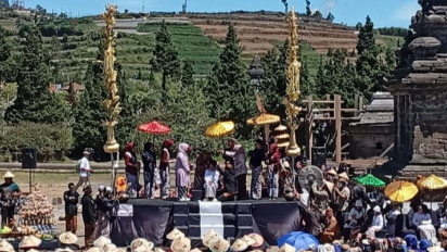 Ruwatan Anak Rambut Gimbal DCF 2026 di Dieng Disaksikan 2.000 Wisatawan