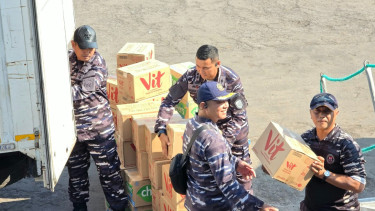 Gunakan KRI Teluk Parigi-539, Alumni AAL 2008 Moro Palapa Kirim Bantuan Gempa NTT