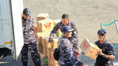 Gunakan KRI Teluk Parigi-539, Alumni AAL 2008 Moro Palapa Kirim Bantuan Gempa NTT