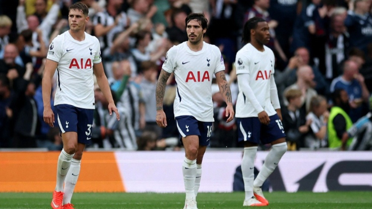 Klasemen Liga Inggris 2026-2027: Manchester City Berjaya Bareng Tim Promosi Penakluk MU, Tottenham Terbenam
            - galeri foto