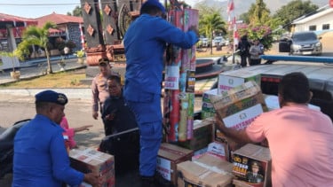 15 Hari Pascagempa NTT, Polda NTT Terus Kirim Bantuan ke Daerah Terisolir