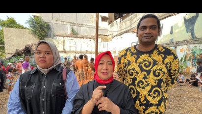 Semarak Panjat Pinang di Cempaka Putih, Perkuat Semangat Kemerdekaan