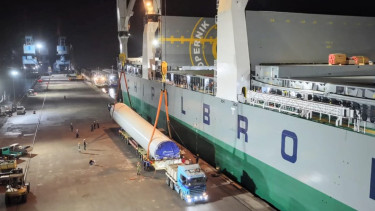 Bukan Kargo Biasa, Begini Strategi Pelabuhan Menangani Wind Mill Tower untuk Pasar Global