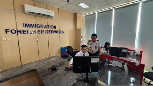 Imigrasi Ungkap Identitas WNA yang Berendam di Danau Sunter, Ternyata Punya Jabatan Mentereng