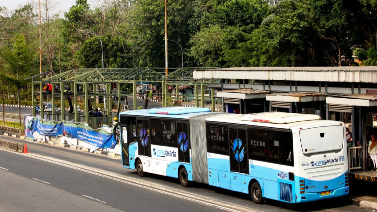 Lensa Berbicara: Potret Revitalisasi Halte Transjakarta Cawang Cililitan
            - galeri foto