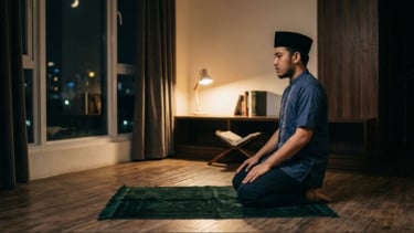 Selain Derajat Ditinggikan, Baca Surat Ini Saat Shalat Tahajud yang Bisa Memperlancar Rezeki