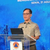 Pasokan Air Menipis, BNPB Tabur 5,6 Ton Garam untuk Pancing Hujan di Titik Karhutla