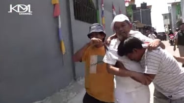 Dedi Mulyadi Temui Korban Ledakan Gas di Bekasi, Keluarga Terharu Diberikan 4 Bantuan Ini