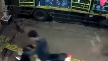 Dua Pemuda Jadi Korban Begal Motor hingga Terjatuh di Warung Air Mineral Tebet, Polisi Sebut Korban-Pelaku Saling Kenal