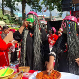 Semarak HUT ke-81 RI di Gresik, Lomba Uleg Sambal Hadirkan Peserta Berkostum Mak Lampir