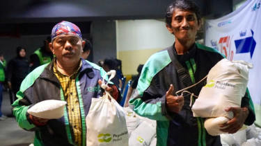 Semangat MengEMASkan Indonesia, Pegadaian Berbagi 1.000 Paket Sembako untuk Pengemudi Ojek Online