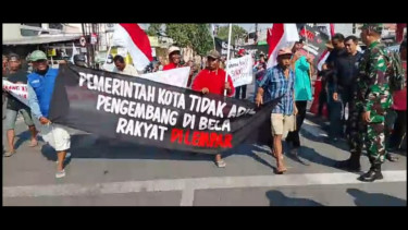 Aksi Warga dan Petani Tambak Blokir Jalan dan Adu Debat dengan Polisi