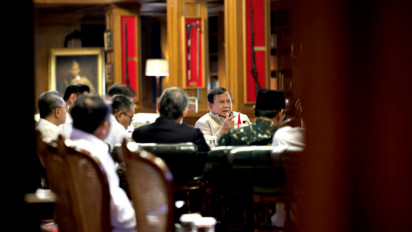 Kumpulkan Sejumlah Menteri di Hambalang, Prabowo Bahas Rencana Bedah 400 Ribu Rumah