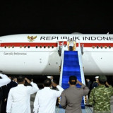Prabowo Terbang ke Rusia Hadiri EEF Didampingi Seskab Teddy Indra Wijaya