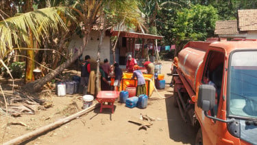 Dua Bulan Kekeringan, BPBD Kabupaten Probolinggo Pasok 10 Ribu Liter Air Bersih di Desa Tegalsono