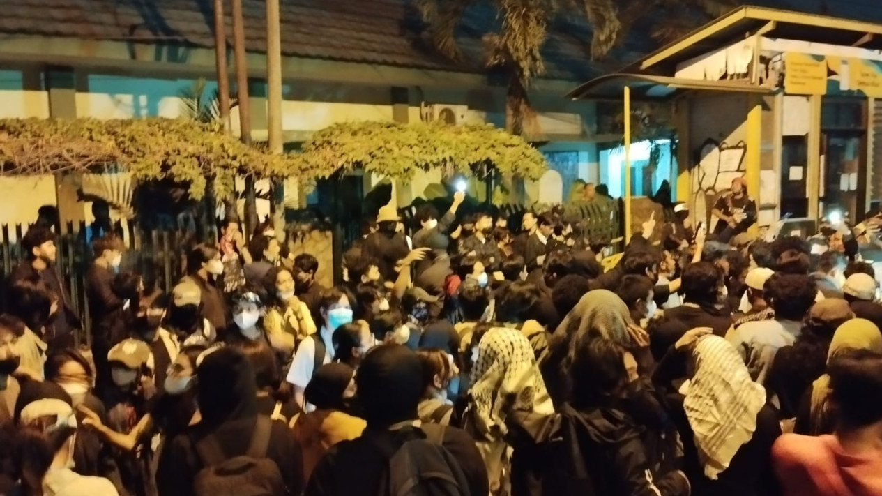 Kericuhan Demo di Simpang Gramedia Yogyakarta Selasa Malam Lukai 5 Mahasiswa UGM, Kampus: Jangan Benturkan Ormas dan Mahasiswa
            - galeri foto