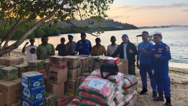 Akses Darat Lumpuh Pascagempa,Polda NTT Kirim Bantuan ke Nggilat Lewat Jalur Laut