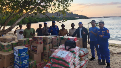 Akses Darat Lumpuh Pascagempa,Polda NTT Kirim Bantuan ke Nggilat Lewat Jalur Laut