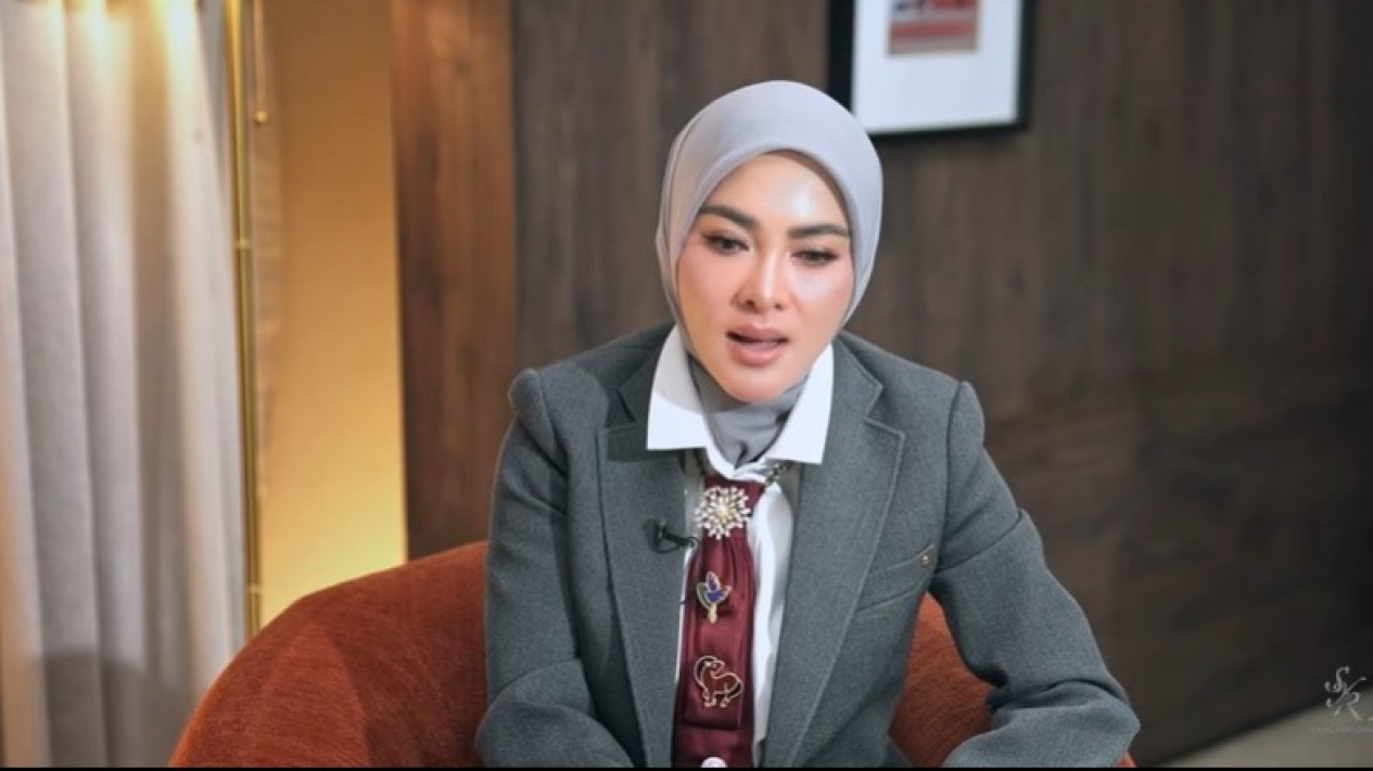 Syahrini Ungkap Pernah Keguguran Anak Kembar, Kesedihannya Disebut Melebihi Putus Cinta
            - galeri foto