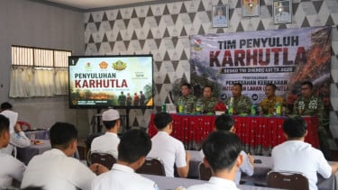 Cegah Karhutla Sejak Dini, Pasis Sesko TNI Sosialisasi ke Sekolah di Tapin hingga Pantau Pengelolaan Lahan