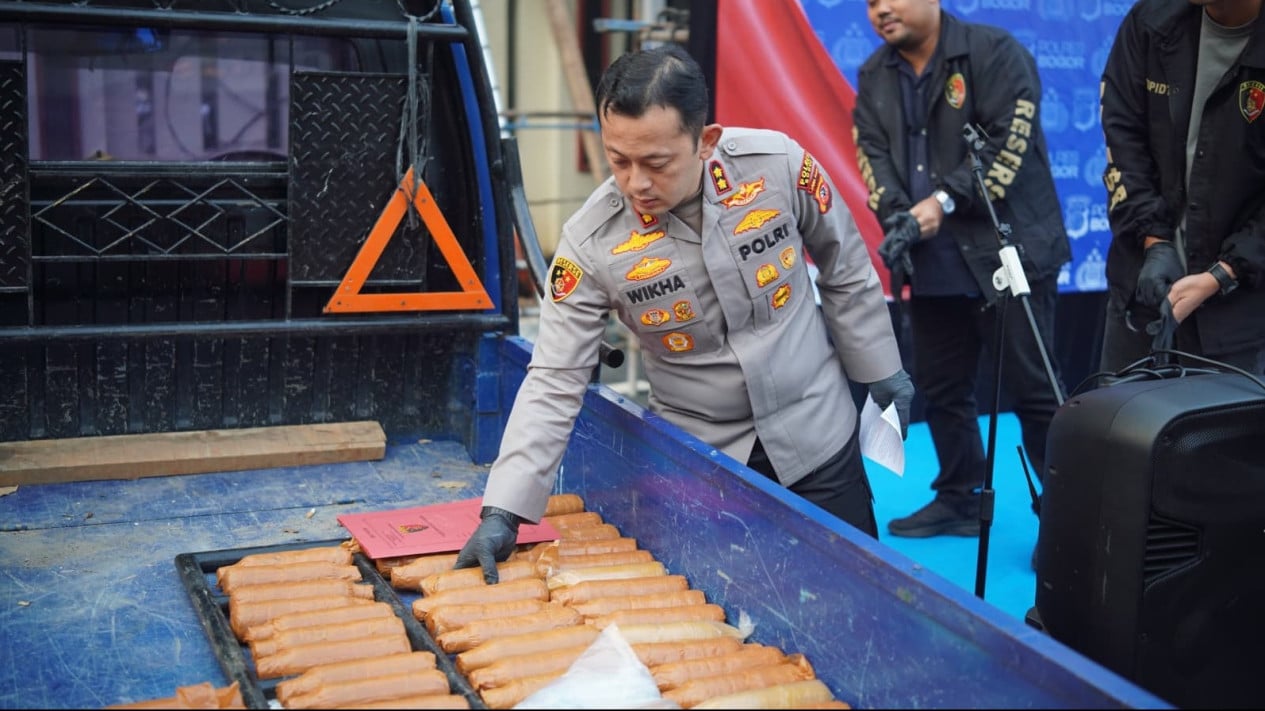 Gagalkan Peredaran Hampir 1 Ton Merkuri, Polres Bogor Selamatkan Lingkungan dari Sindikat Ilegal
            - galeri foto