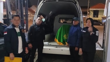Jenazah Korban Pembunuhan yang Dibuang dalam Kardus di Bandung Dibawa Pulang ke Lampung