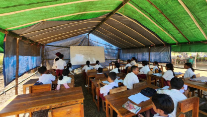 Pascagempa NTT, Kemendikdasmen Bangun Puluhan Tenda untuk Sekolah Darurat Hingga Kirim Bantuan Paket Sekolah