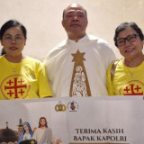 Istri Mendiang Arist Merdeka Sirait Tak Kuasa Bendung Air Mata Saat Tiba di Yerusalem, Ucapkan Terima Kasih ke Kapolri