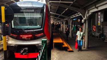 KRL Jakarta-Bogor Dipangkas 17 Perjalanan, 7 Rangkaian Produksi INKA Jalani Pemeriksaan