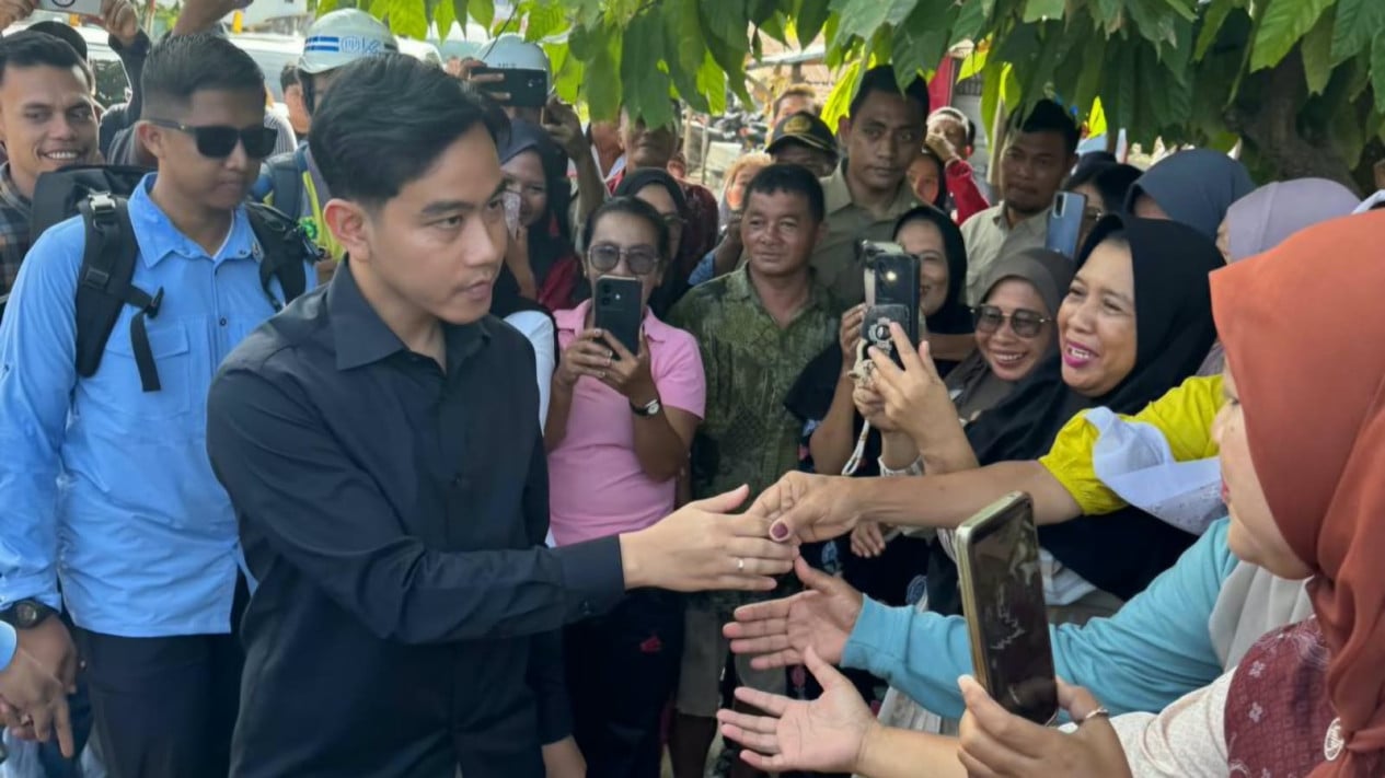 Gibran Minta Maaf ke Warga Sumut, Hunian Tetap Korban Banjir Bandang Belum Dibangun
            - galeri foto