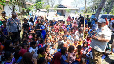 Sekjen PKS Muhammad Kholid Kunjungi Korban Gempa NTT, Serahkan Bantuan dan Dorong Trauma Healing