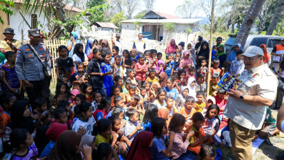 Sekjen PKS Muhammad Kholid Kunjungi Korban Gempa NTT, Serahkan Bantuan dan Dorong Trauma Healing