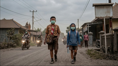 Waspada Abu Vulkanik Gunung Anak Krakatau, Lakukan Langkah Penting Ini untuk Menjaga Kesehatan Diri 