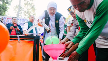 Gubernur Khofifah Salurkan Bantuan 120 Rit Air Bersih untuk Masyarakat Kabupaten Blitar, Bantu 38.270 Keluarga Terdampak Kekeringan
