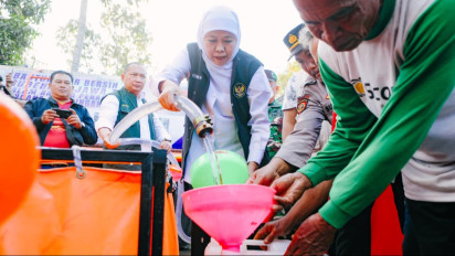 Gubernur Khofifah Salurkan Bantuan 120 Rit Air Bersih untuk Masyarakat Kabupaten Blitar, Bantu 38.270 Keluarga Terdampak Kekeringan