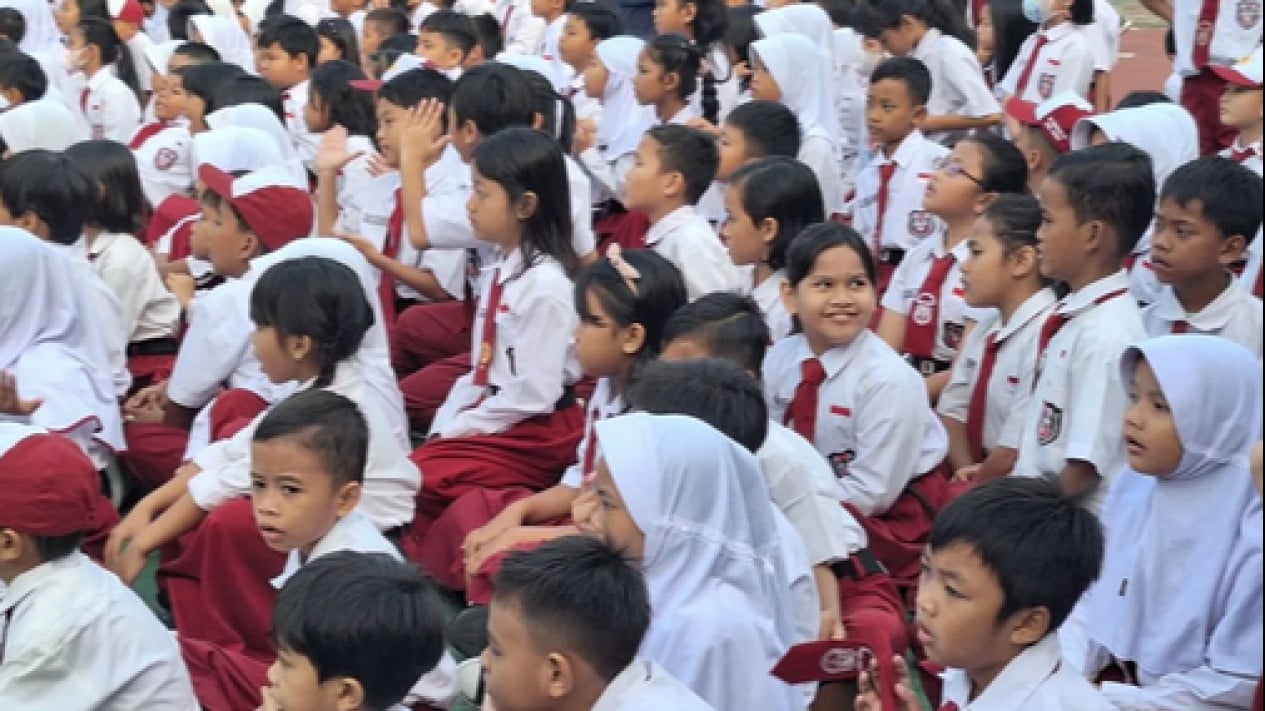 Imbas Abu Vulkanik, Sekolah di Jakarta Terapkan Pembelajaran Jarak Jauh Mulai 7 September 2026
            - galeri foto