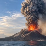 Abu Vulkanik Anak Krakatau Sampai Jakarta, Gubernur DKI Minta Warga Lakukan 5 M, Apa Saja?