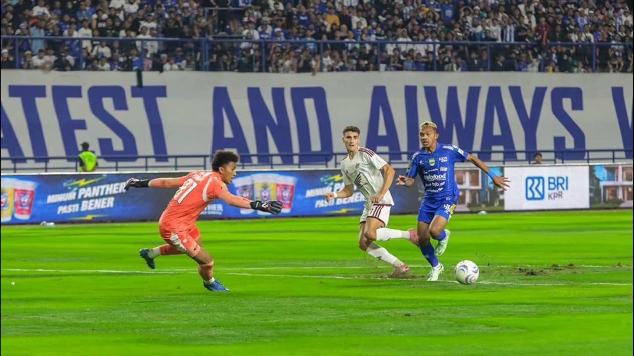 PSM Makassar Kritik Kondisi Lapangan Stadion GBLA Usai Kalah dari Persib, Singgung Regulasi Baru Super League 2026-2027
            - galeri foto