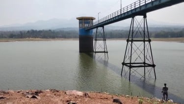 Kemarau Panjang, Waduk Seloromo Gembong Pati Menyusut Lebih dari 70 Persen