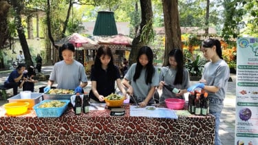 Dari Limbah Organik Jadi Eco-Enzyme, Para Siswa di Surabaya Bergerak Peduli Lingkungan