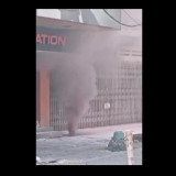 Heboh Asap Hitam Menyembur dari Tanah di Pasar Baru, Ternyata Kabel PLN Terbakar