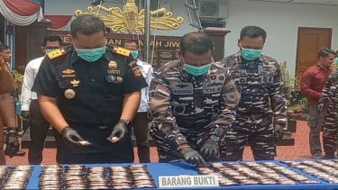 Ratusan Cartridge Vape Diduga Mengandung Narkotika Diamankan TNI AL dan Satgas Cakra 26-K di Perairan Karimun