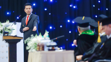Emil Dardak Dorong Mahasiswa Siapkan Diri Hadapi Perubahan Dunia Kerja